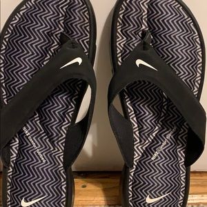 Nike comfort footbed flip flops